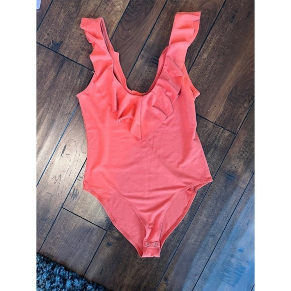 Forever 21‎ Rust Colored Ruffle Vneck Bodysuit Size S